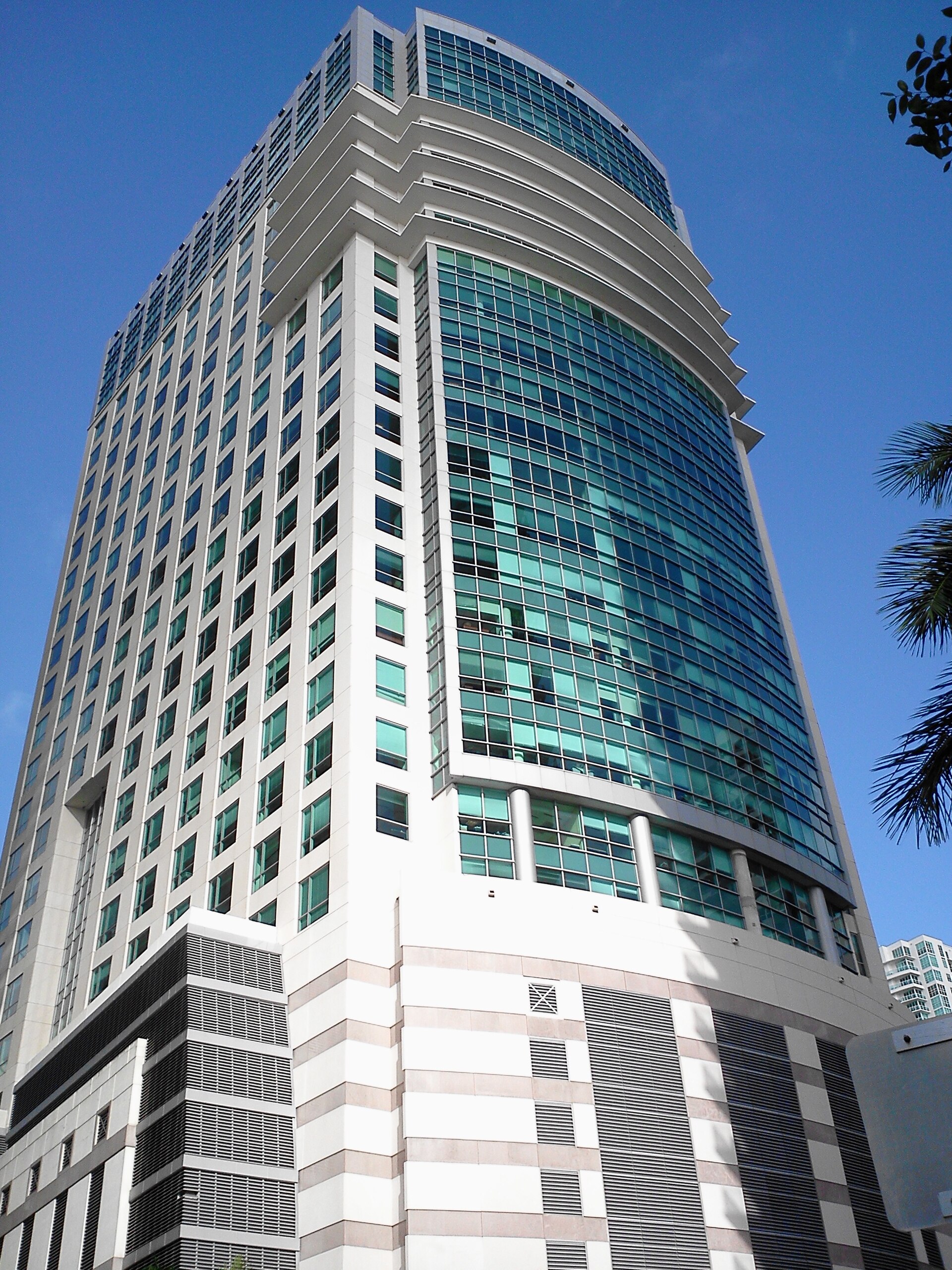 Sabadell Financial Center preview 1