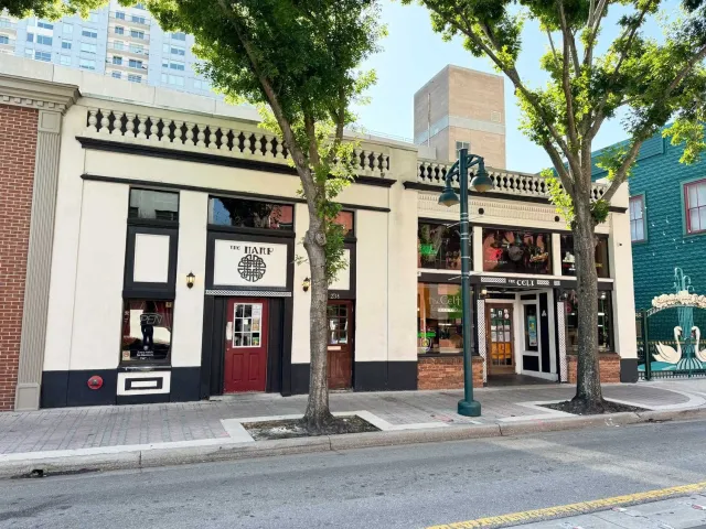 The Harp & Celt Irish Pub & Restaurant