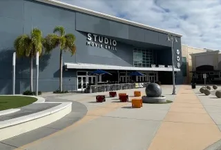 Studio Movie Grill Seminole
